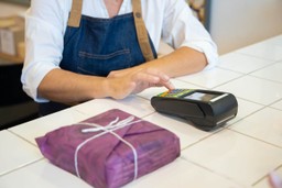 restaurant-generate-profits-money-notes