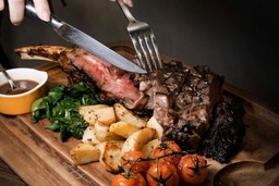 Ryan's-kitchen-clementi-singapore-tomahawk